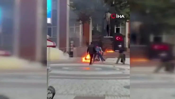 Kaymakamlığın önünde kendini ateşe verdi