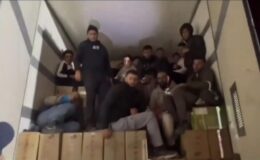 Hatay’da TIR’ın dorsesinden 16 kaçak göçmen çıktı