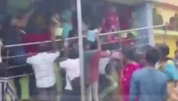 Hindistan’da tapındakta izdiham: 12 kişi hayatını kaybetti