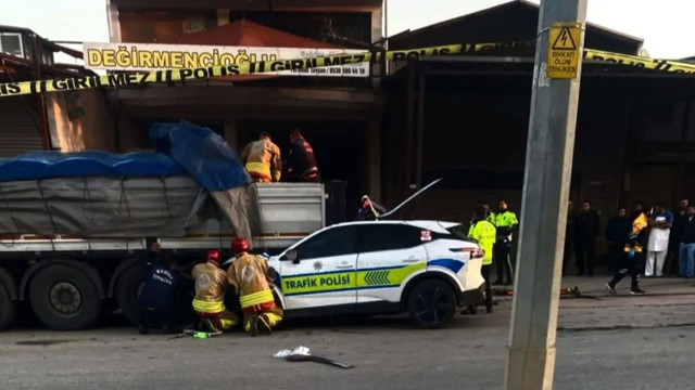 Manisa'da feci kazada ağır yaralanan kadın polis memuru şehit oldu