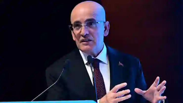 Şimşek: Zordaki sektörlere karşı asla duyarsız değiliz