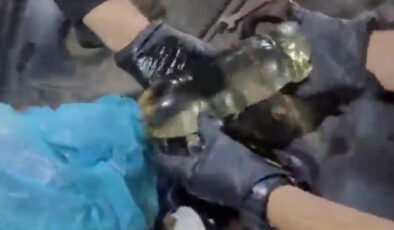 Otomobilin yakıt deposunda 16 kilo metamfetamin ele geçirildi; 2 gözaltı