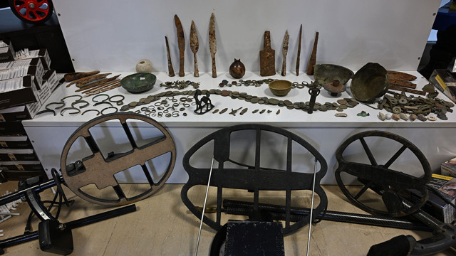 Muş’ta kaçakçılık operasyonu: Çok sayıda silah, mühimmat ve tarihi eser ele geçirildi