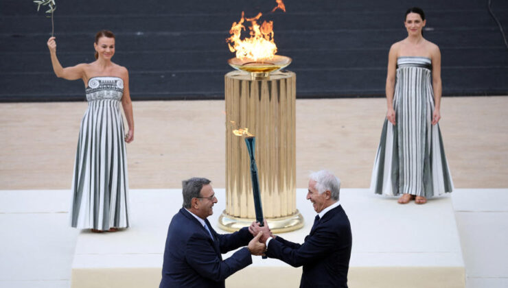 Tarihi olimpiyat meşalesi 63 günlük yolculuğuna çıktı