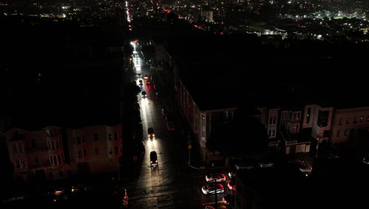 San Francisco karanlığa gömüldü. 125 bin kişi elektriksiz kaldı