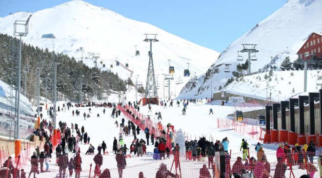 Palandöken’de kayak sezonu açıldı: Pistler doldu, kış turizmi hareketlendi