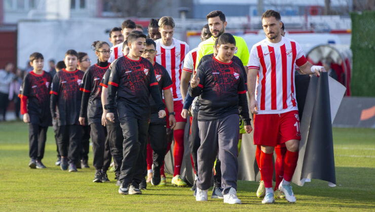 Düdük çaldı, 1 dakika kimse hareket etmedi