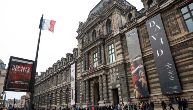 Louvre Müzesi’nde su sızıntısı. Yaklaşık 400 nadir kitap hasar gördü