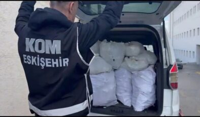 Çekicinin üzerindeki araçtan 480 adet tabanca çıktı