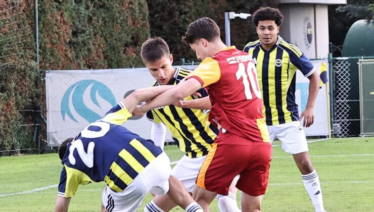 Derbi bitti, futbolcular yumruk yumruğa kavga etti