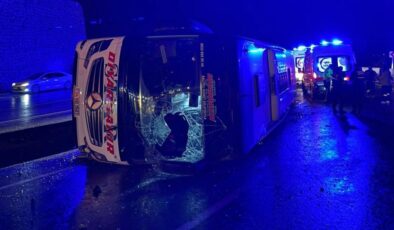 Osmaniye’de yolcu otobüsü devrildi