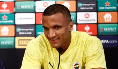 Fenerbahçe bir ismi daha kadro dışı bıraktı