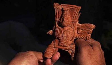 Efes'te Mısır tanrısı kabartmalı tütsü bulundu