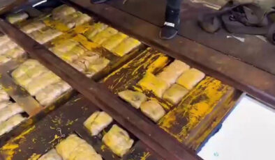 Tırın tabanına binlerce uyuşturucu hap sakladılar