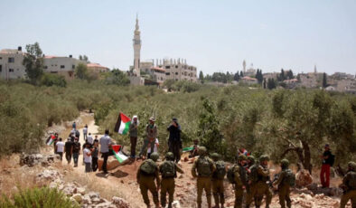 İsrail ordusundan Batı Şeria’da ezan kısıtlama baskısı