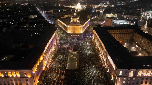 Avrupa'da siyasi kriz derinleşiyor: Bulgaristan hükümeti protestoların ortasında istifa etti