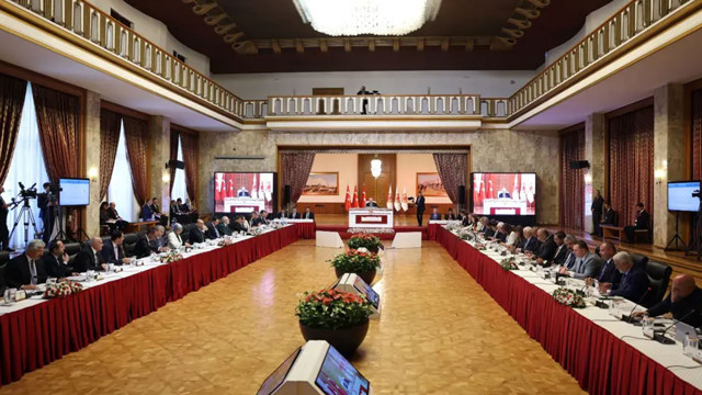 Gözler süreç komisyonunun ortak raporunda